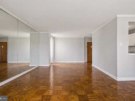 3rd image of 400 O St SW APT 402