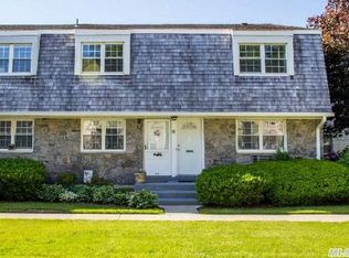 2405 Wilshire Ln, Oakdale, NY 11769