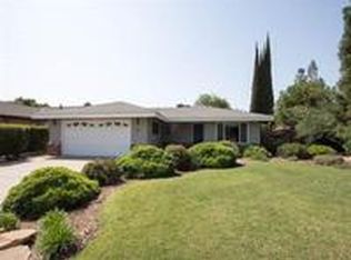 596 E Davis Dr, Dinuba, CA 93618