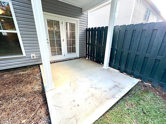 4th image of 77 Ainsdale Dr