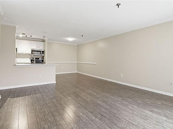 5th image of 300 Johnson Ferry Rd NE Unit B202