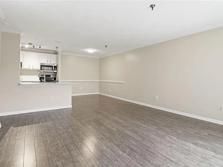 300 Johnson Ferry Rd NE #B202 — Photo 5