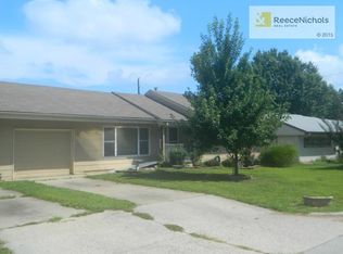 413 Whisper Ln, Belton, MO 64012