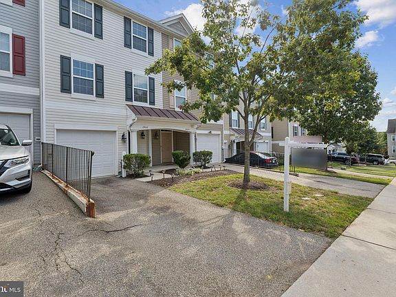 2nd image of 2922 Truffle Oak Dr