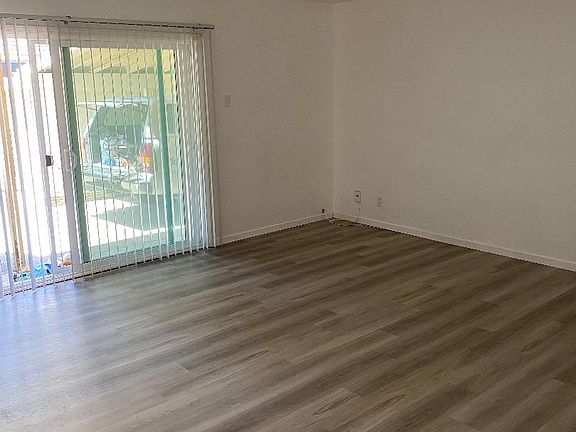5th image of 1062 Lake Glen Way