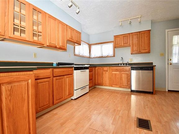 4th image of 245 N Edgehill Ave