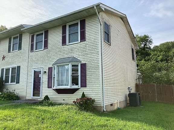 2nd image of 1317 Robinhood Ln