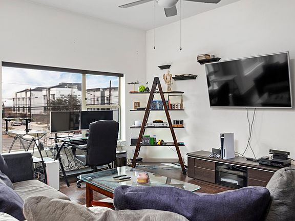 5th image of 223 W Laurel