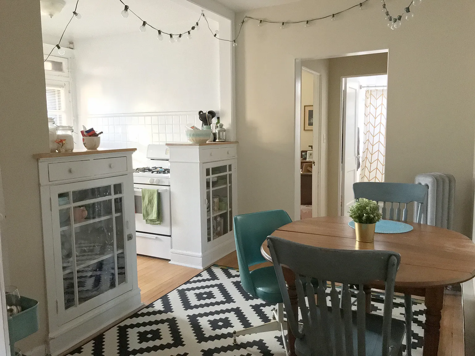 Vibrant, Second Floor 1 Bed in heart of downtown Forest Park - Heat included! — Photo 2