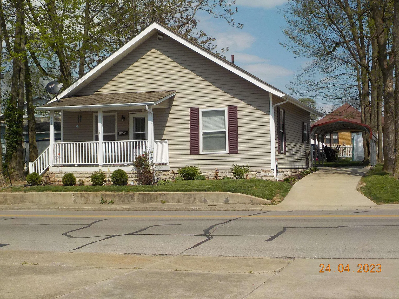1406 R St photo 1