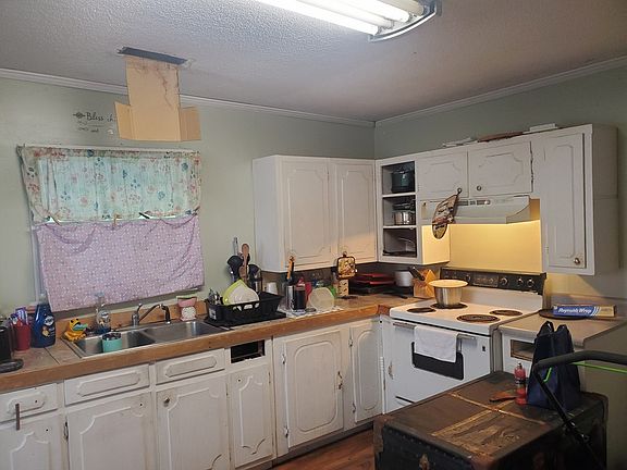 5th image of 601 Main St