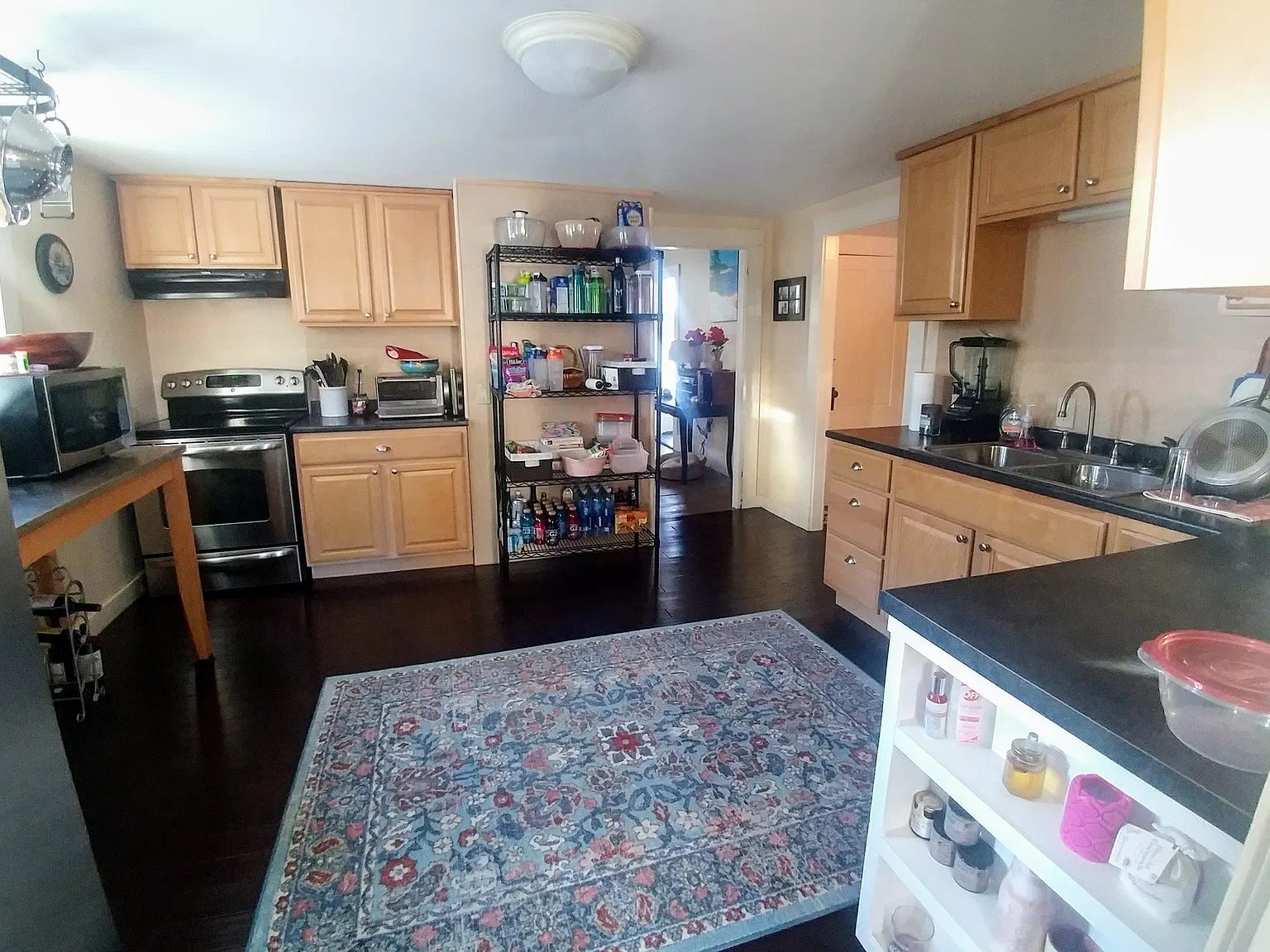 3 bed, 2800 sqft, $4,500 — Photo 3