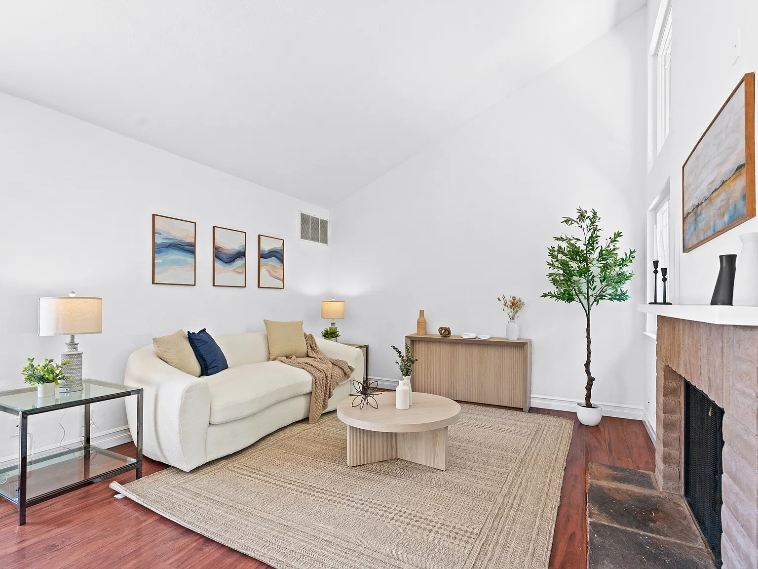 2 bed, 1076 sqft, $3,650 — Photo 4