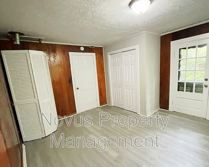110 Austin Cir — Photo 15