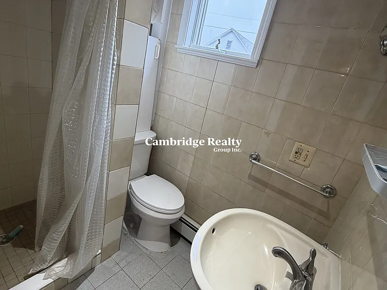 569R Main St #2R — Photo 23