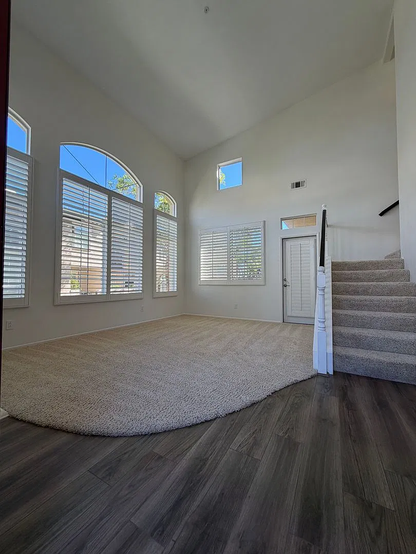 Picture Perfect! 2 Br/3 Ba Plus Office End Unit Condo With Direct Access 2 Car Garage — Photo 4
