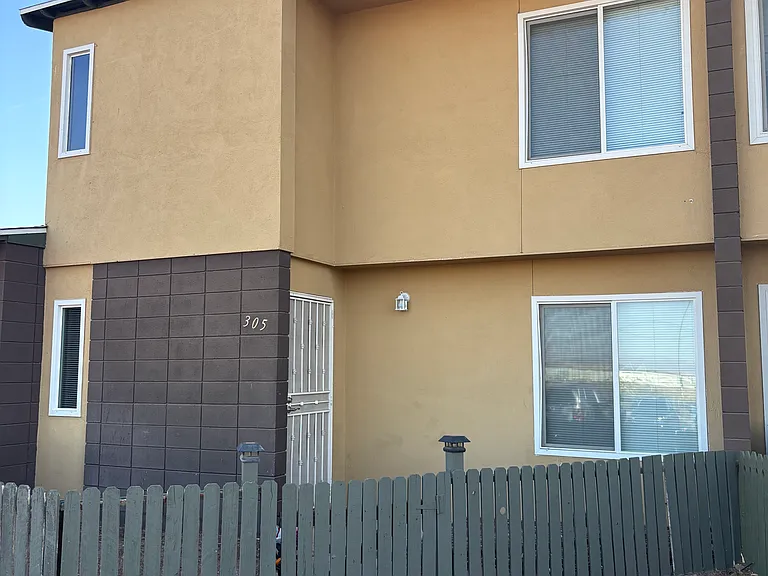 305 E Van Wagenen St — Photo 2