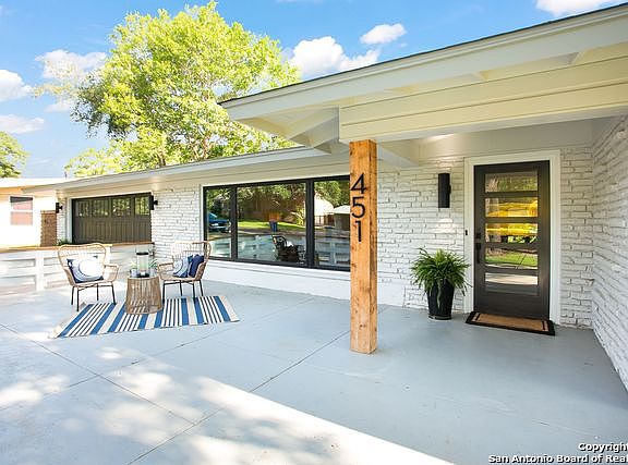 3rd image of 451 Burnside Dr