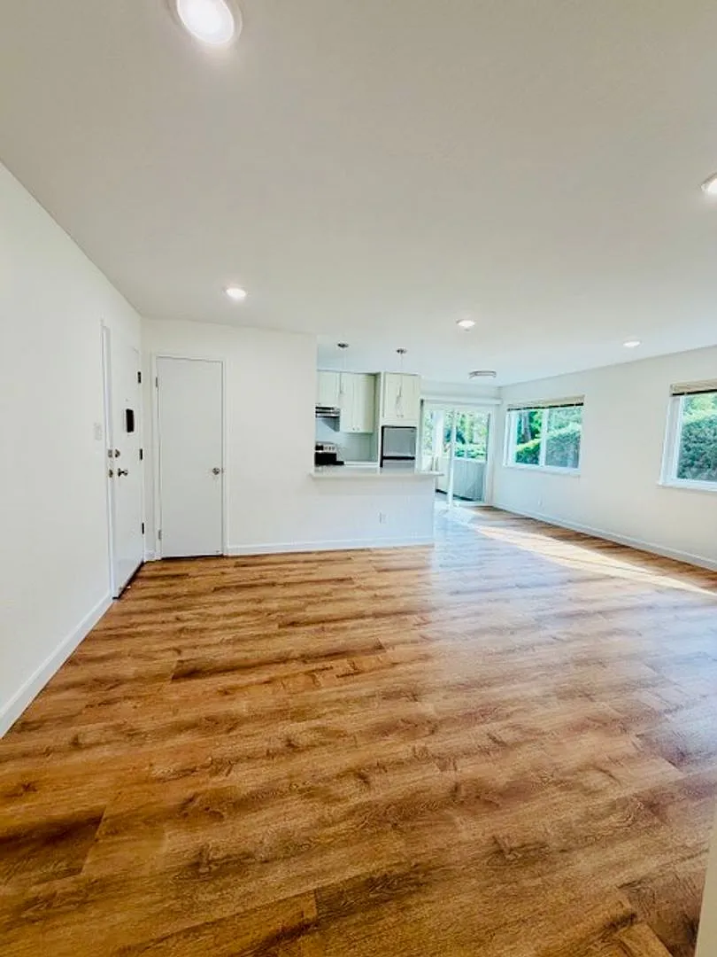 1205 Geraldine Way — Photo 3