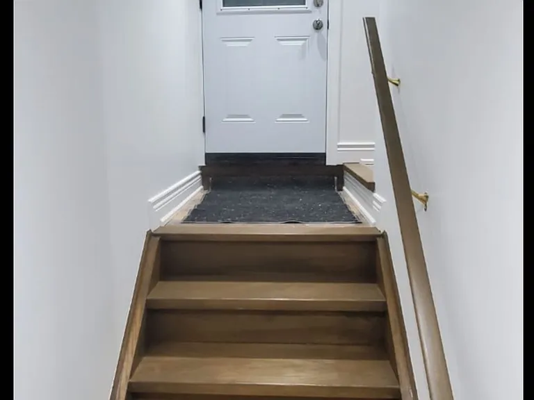 48 Lloydminster Ave #BASEMENT — Photo 2