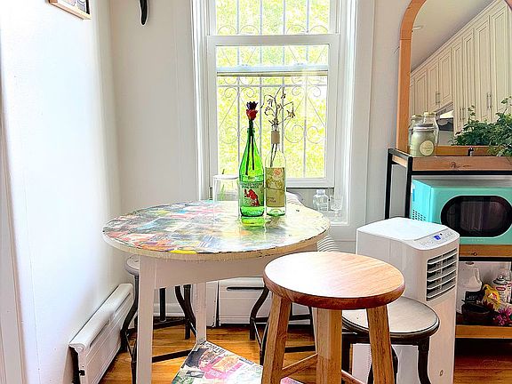 4th image of 409 Sterling Pl APT 4