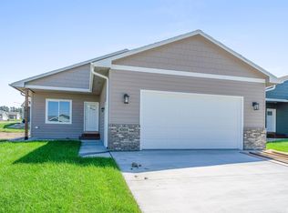 6104 N Seubert Ave, Sioux Falls, SD 57104
