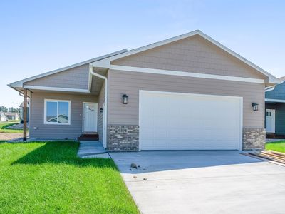 6104 N Seubert Ave, Sioux Falls, SD, 57104