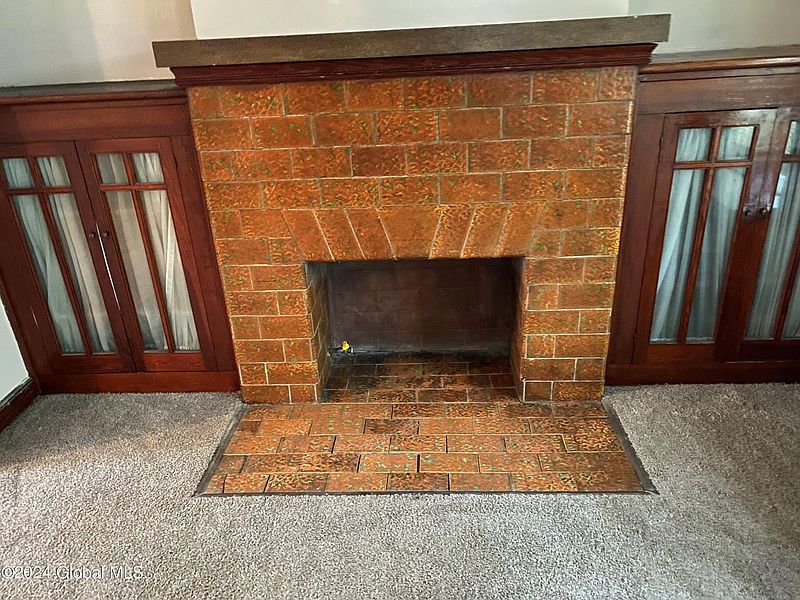 3rd image of 215 Robinson Street