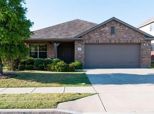 437 Sandy Creek Dr, Fort Worth, TX 76131