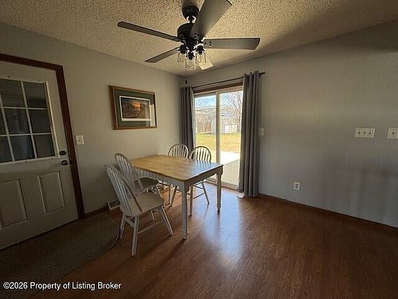 5th image of 858 Elm Ave