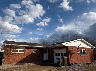 808 Westview Dr, Belpre, OH 45714