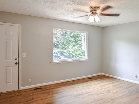 2nd image of 814 Lutz Ln