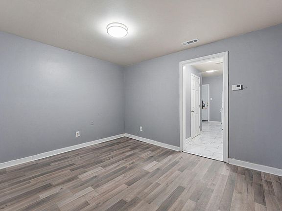 4th image of 3906 Catalpa St