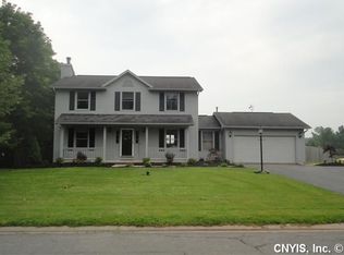 11 Merlewood Pkwy, Baldwinsville, NY 13027