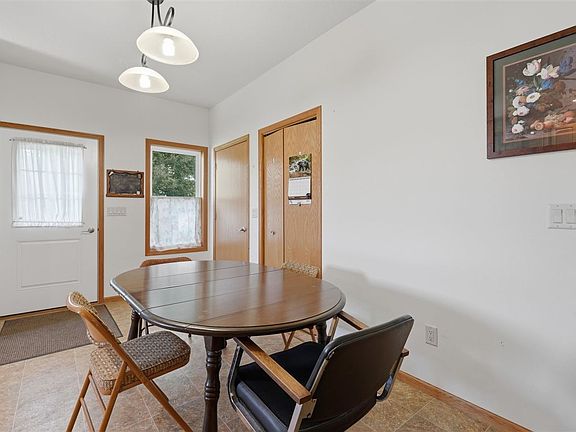 5th image of 834 S 9th Ave