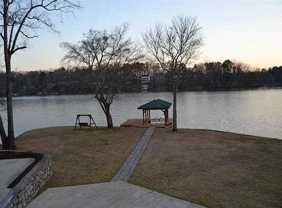 5th image of 914 Lake Dr
