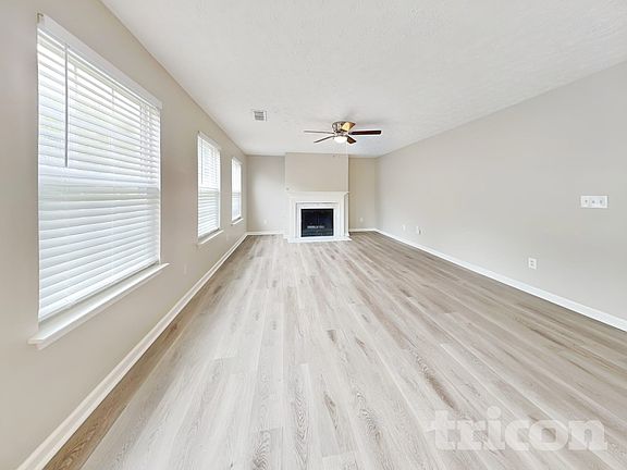 3rd image of 1004 River Plantation Dr