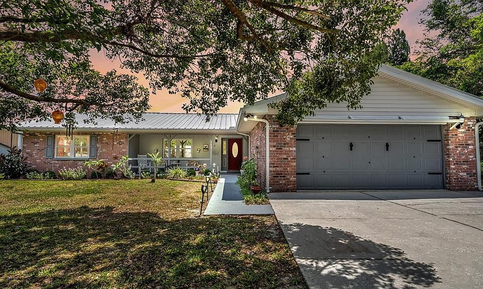 1st image of 209 Greenleaf Ln