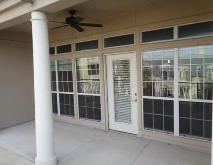 2 bed, 2.5 bath, 1395 sqft, $2,050 — Photo 3