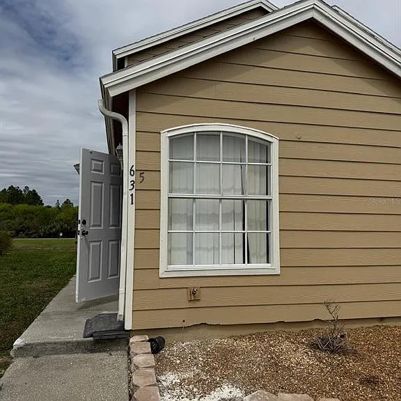 631 Washington Palm Loop — Photo 2