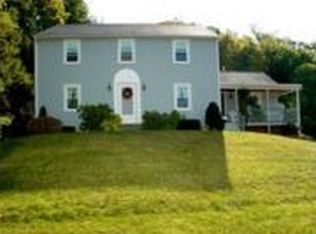 14 Elizabeth St, Amesbury, MA 01913