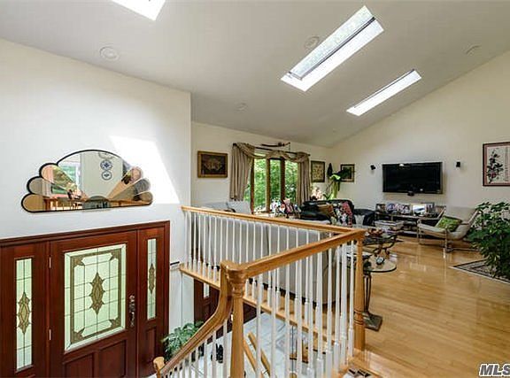 2nd image of 7 Beaver Dr