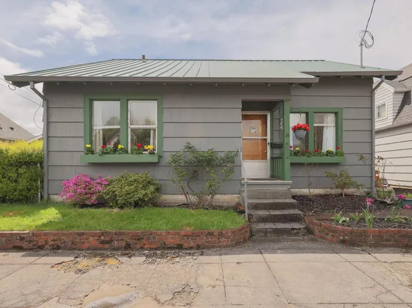 706 Laurel Ave, Tillamook, OR 97141