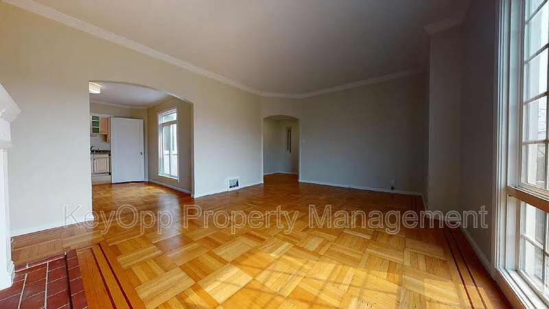 2 bed, 1.0 bath, 1325 sqft, $5,700 — Photo 2