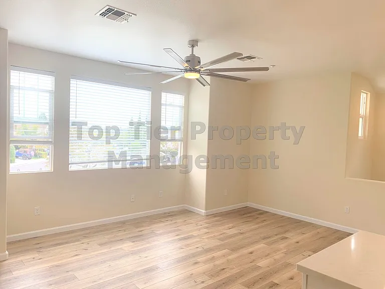 5573 Coyote Ct #B — Photo 3