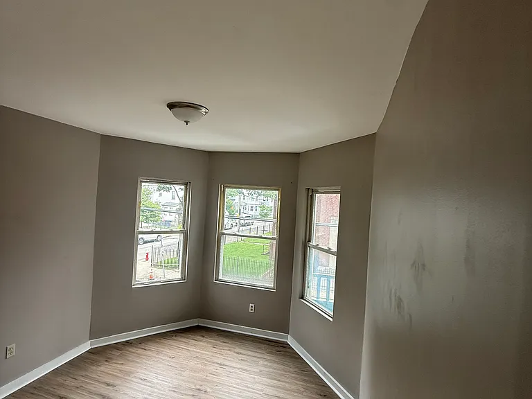 273-275 Rivet St #2E — Photo 3