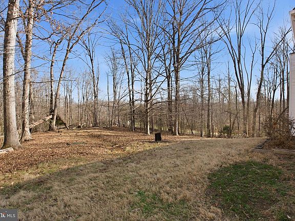 4th image of 8 Ridgeview Cir