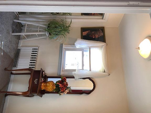 2nd image of 207 Endicott Ave