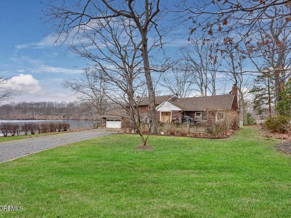207 Lakeside Ave