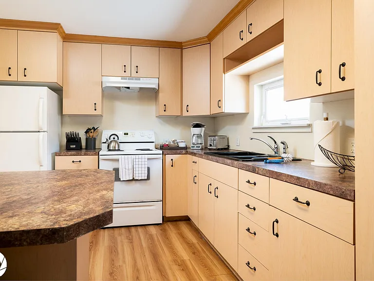 Oversized kitchen with lots of extra cabinet space
